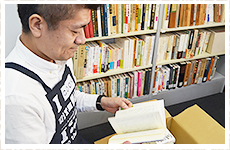 様々なジャンルに精通している本のプロフェッショナル!