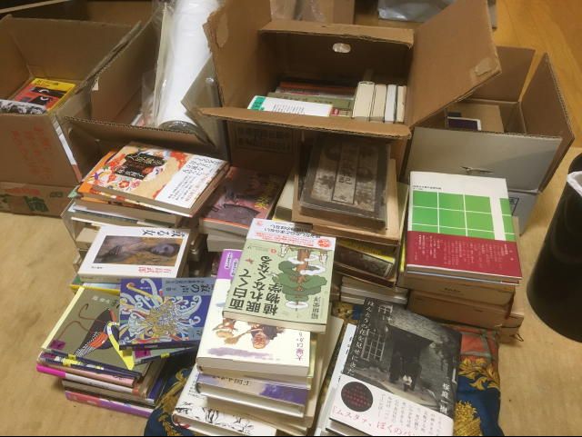ふじみ野市での古本出張買取。床も本でいっぱい