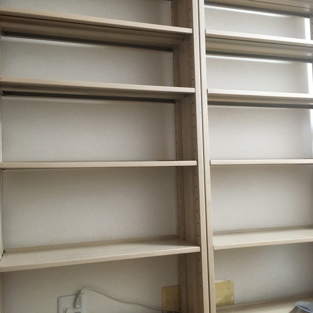 志木市で古本買取して本棚は空っぽ