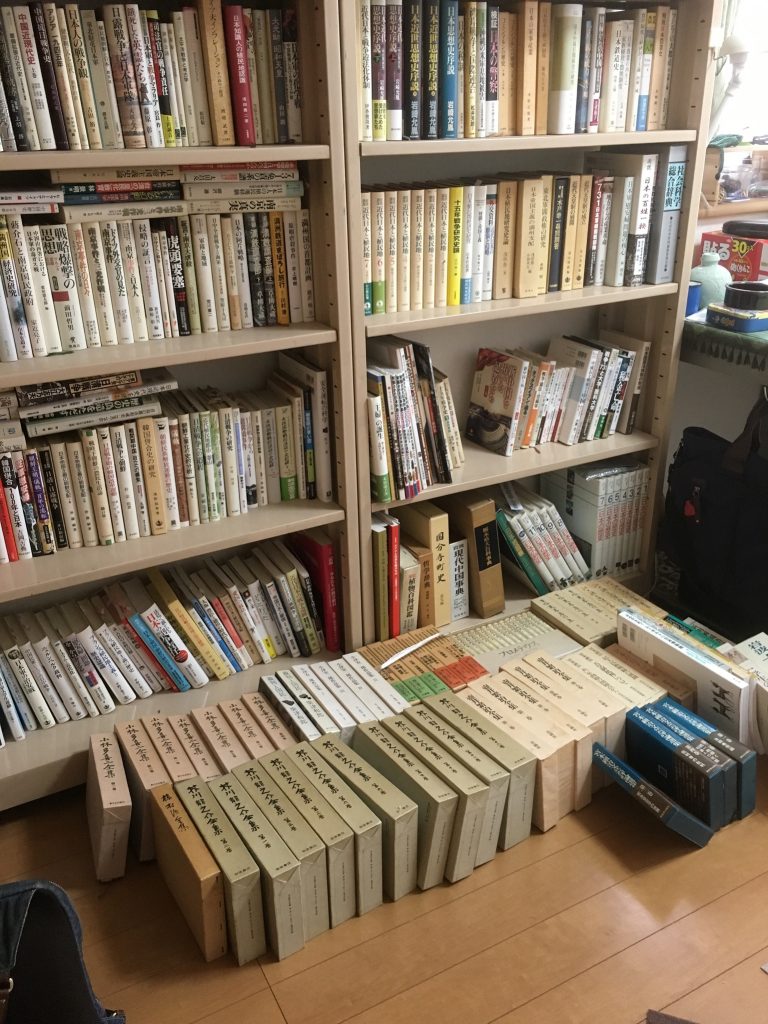 埼玉県志木市で古本買取。本棚いっぱいの本